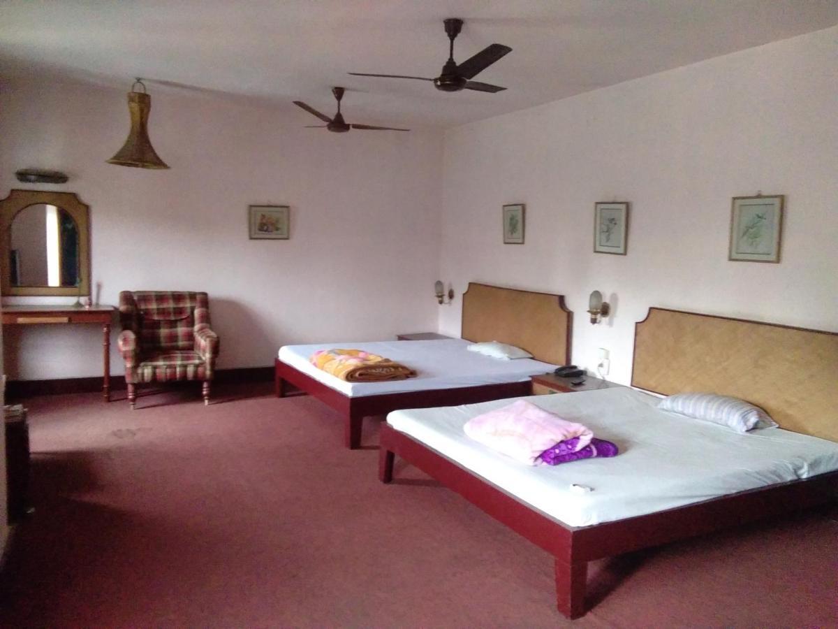 Hotel Indsurya ديبروجاره المظهر الخارجي الصورة