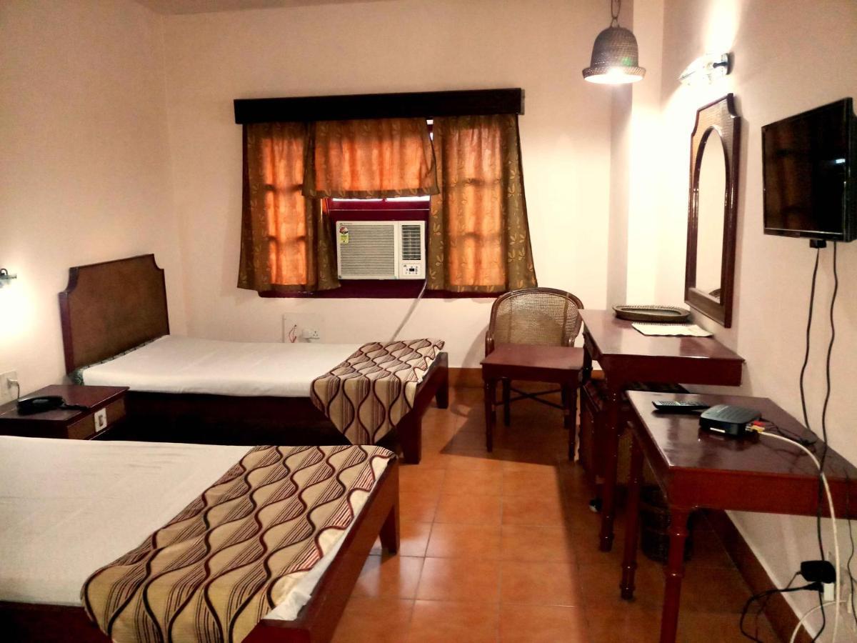 Hotel Indsurya ديبروجاره المظهر الخارجي الصورة