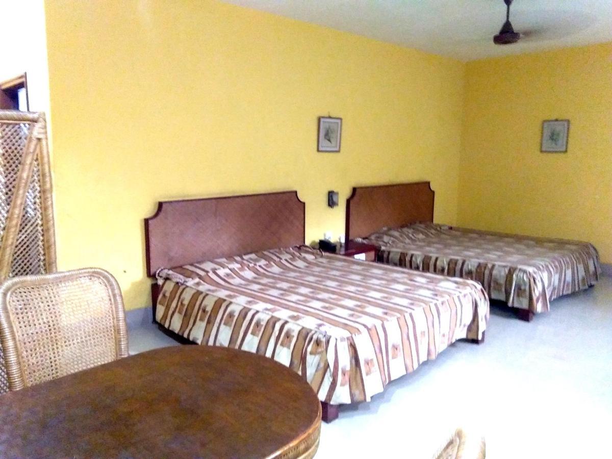 Hotel Indsurya ديبروجاره المظهر الخارجي الصورة