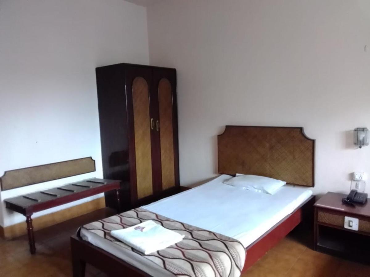 Hotel Indsurya ديبروجاره المظهر الخارجي الصورة
