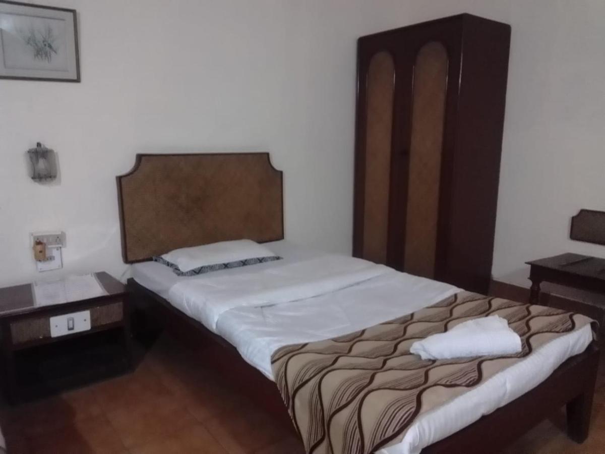 Hotel Indsurya ديبروجاره المظهر الخارجي الصورة