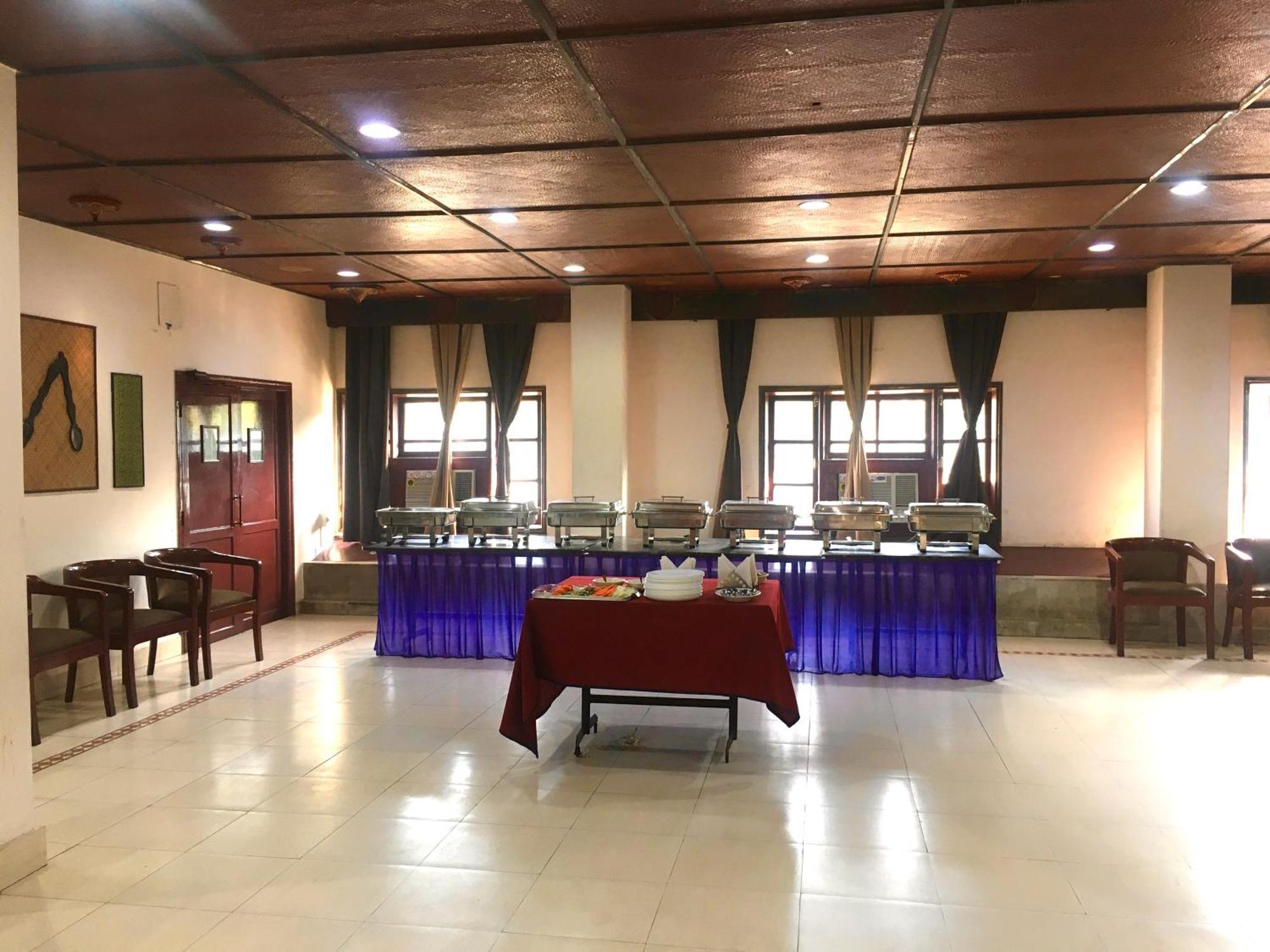 Hotel Indsurya ديبروجاره المظهر الخارجي الصورة