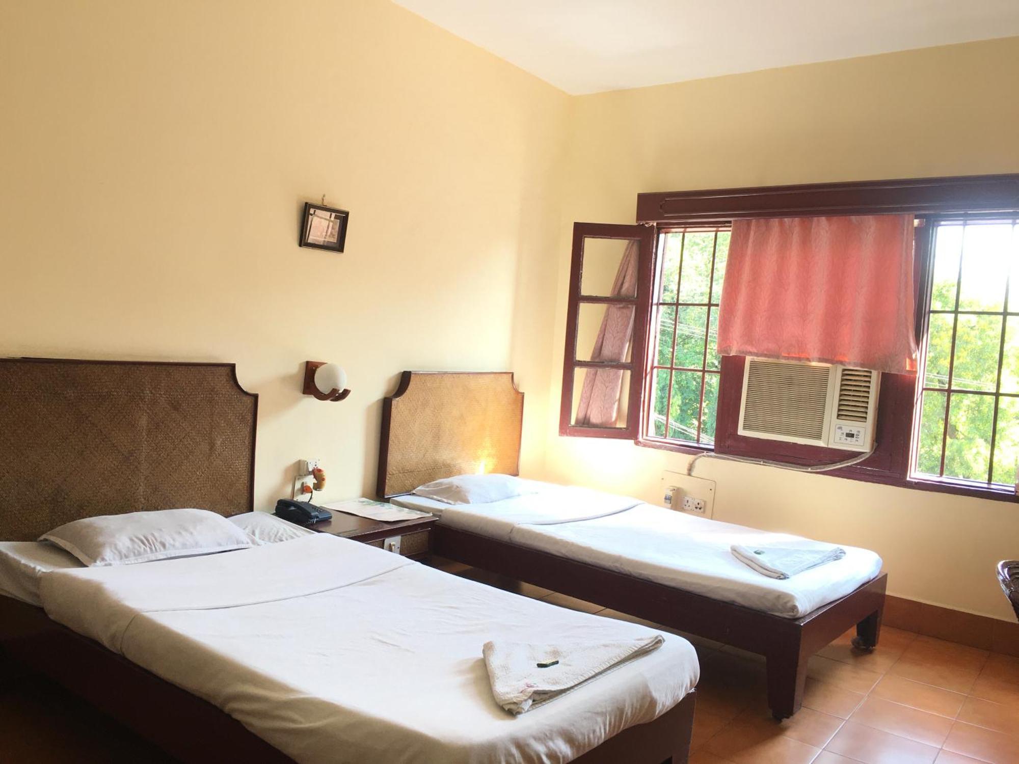 Hotel Indsurya ديبروجاره المظهر الخارجي الصورة