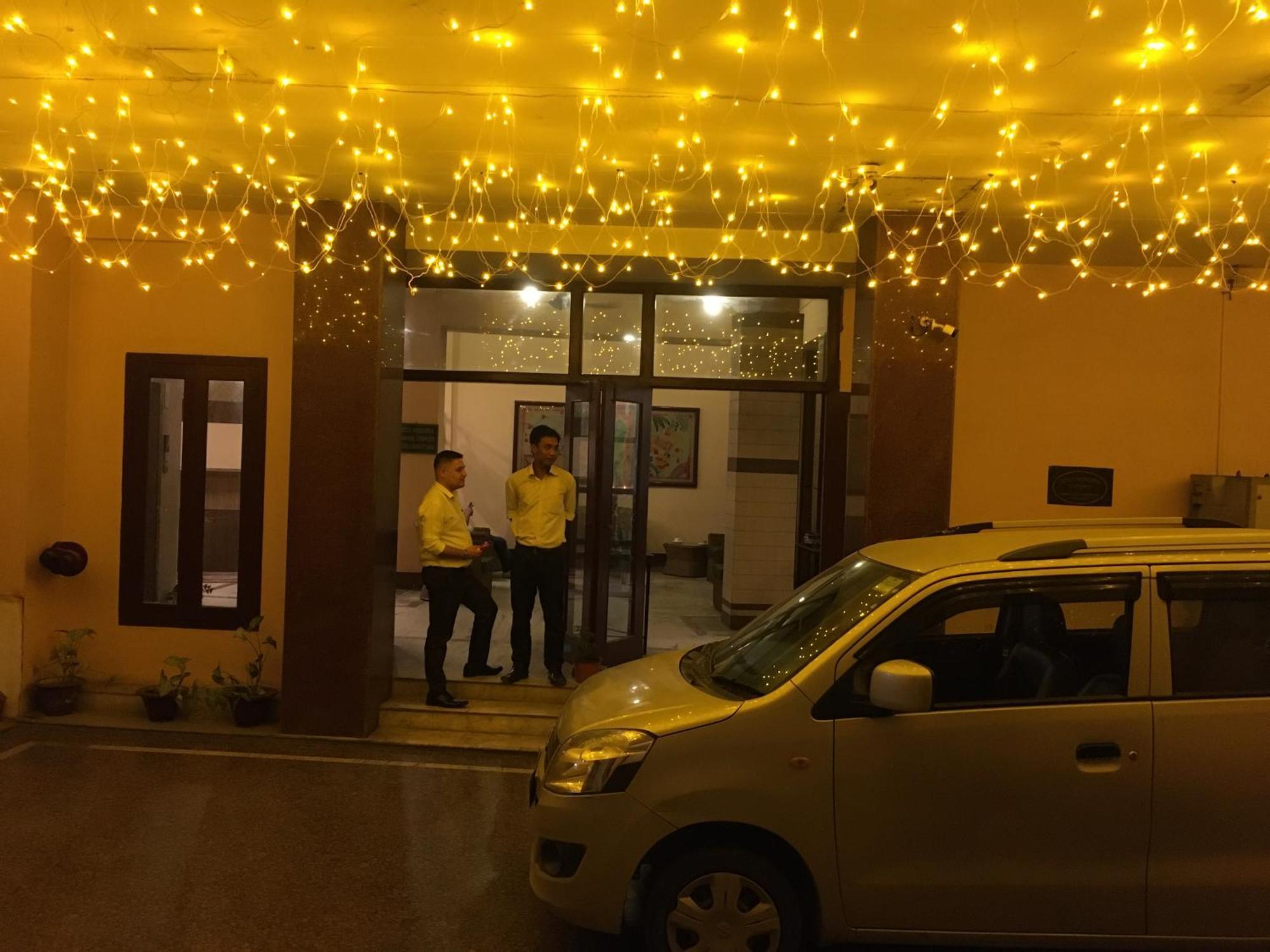 Hotel Indsurya ديبروجاره المظهر الخارجي الصورة