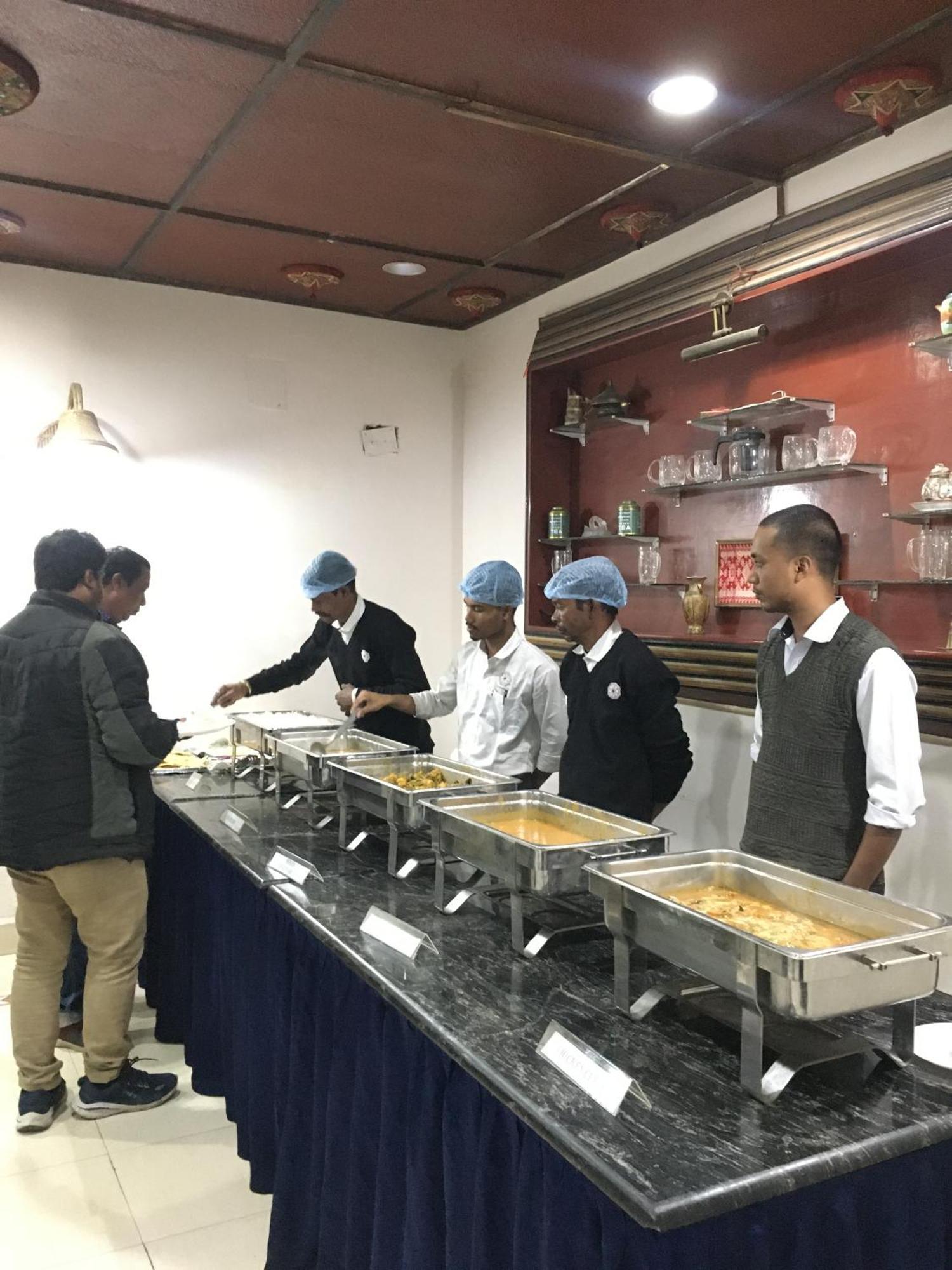 Hotel Indsurya ديبروجاره المظهر الخارجي الصورة