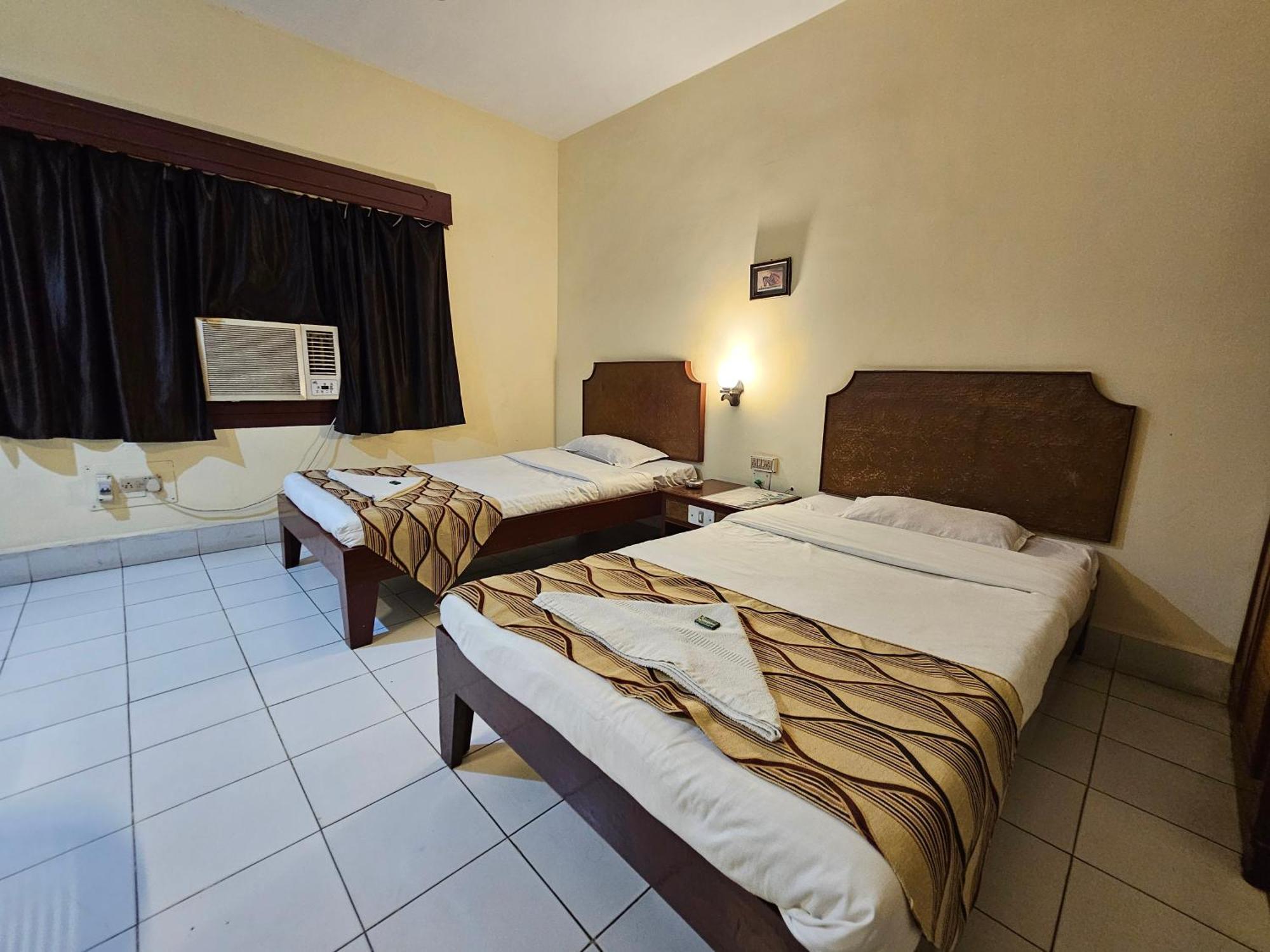 Hotel Indsurya ديبروجاره المظهر الخارجي الصورة